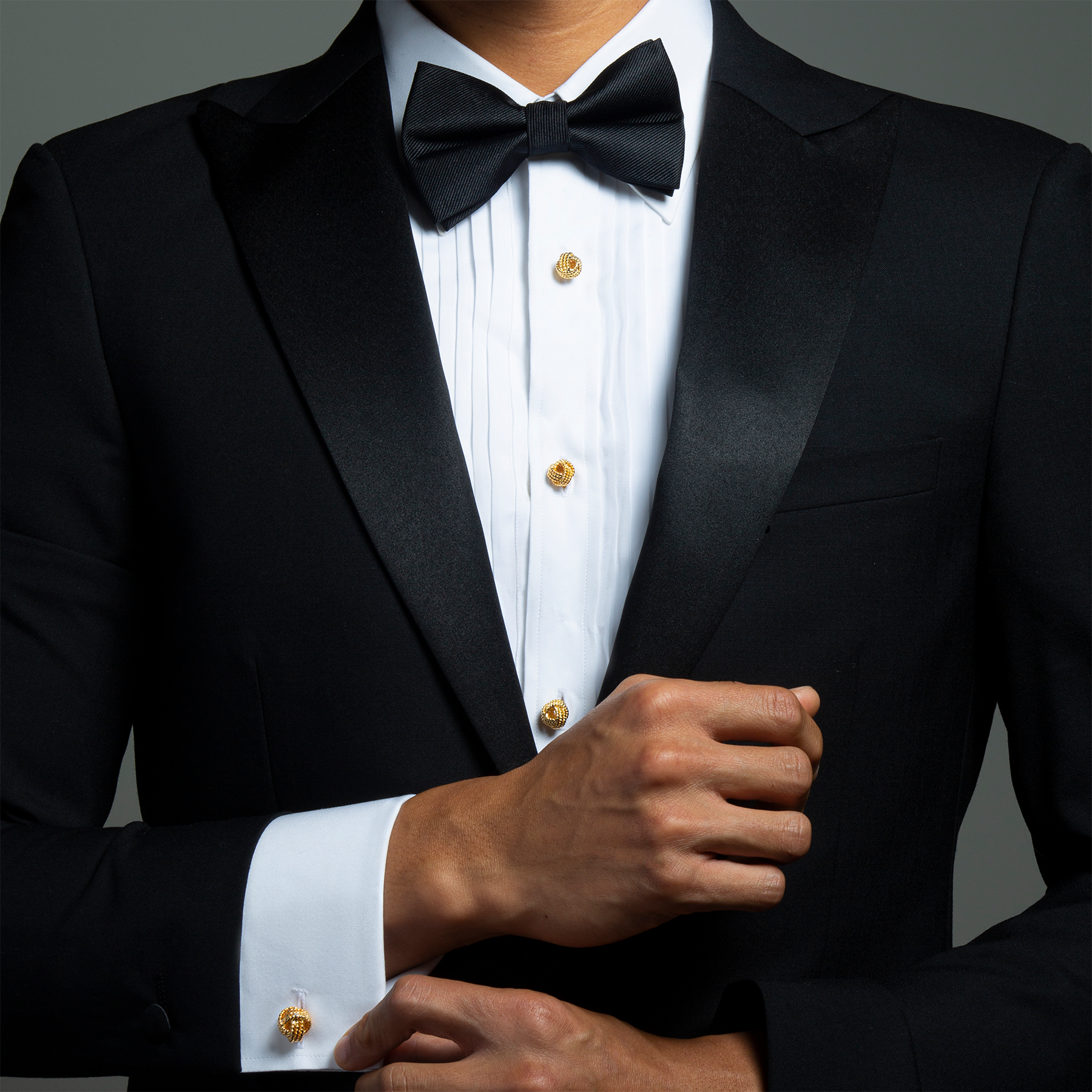 Yellow gold plated Ribbed Knot cufflinks and studs set Yellow gold plated Ribbed Knot cufflinks and studs set