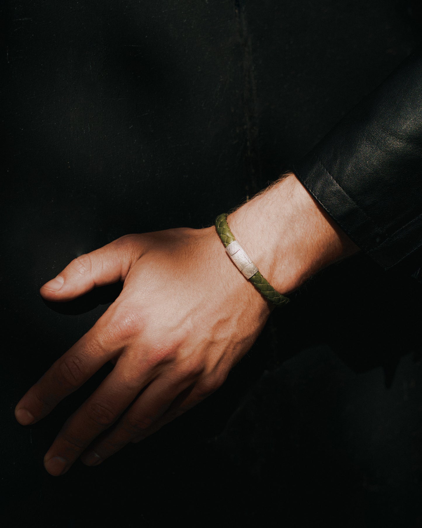 Graffiato Oval Leather Bracelet In Green