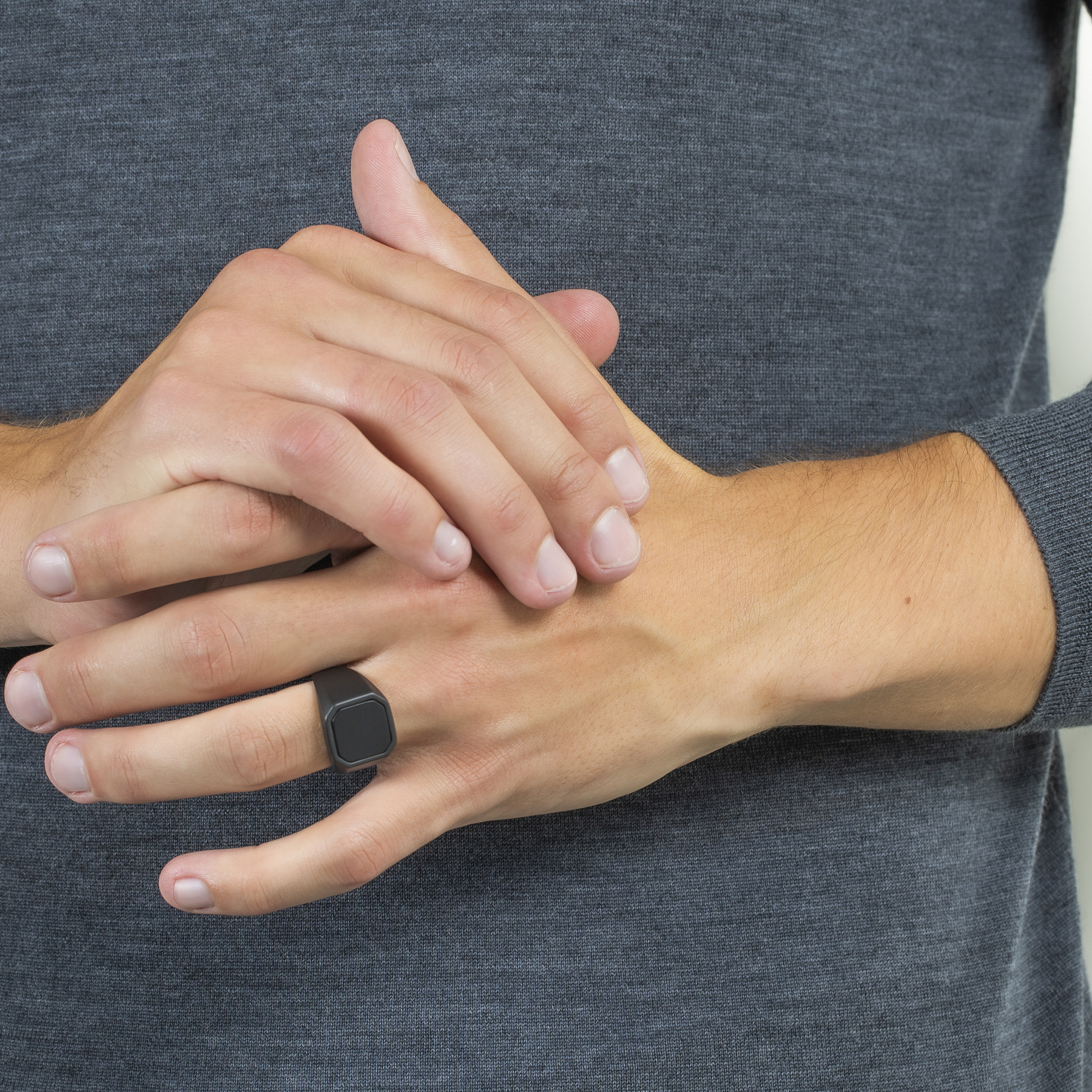 Leo Hammered Onyx Signet Ring